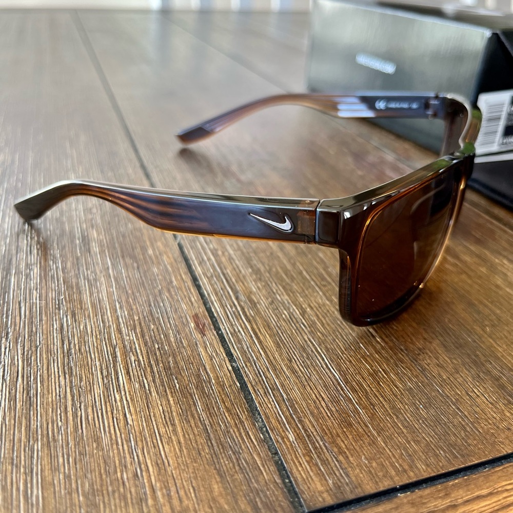 Nike Cruiser Sunglasses. Oak Brown